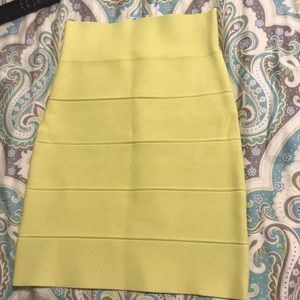 BCBGMAXAZRIA BANDAGE SKIRT SIZE XS